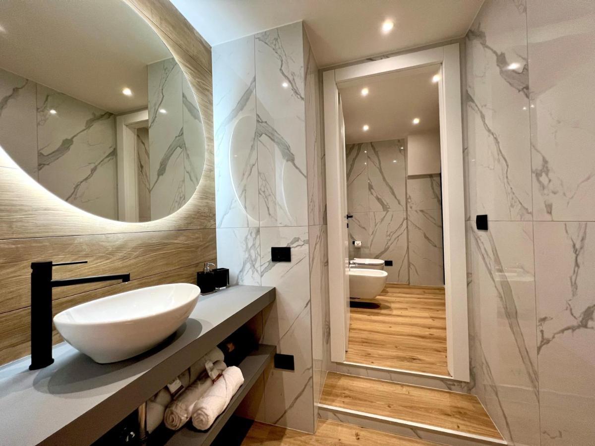 Prestige Duomo Apartment - Lake Como Eksteriør billede