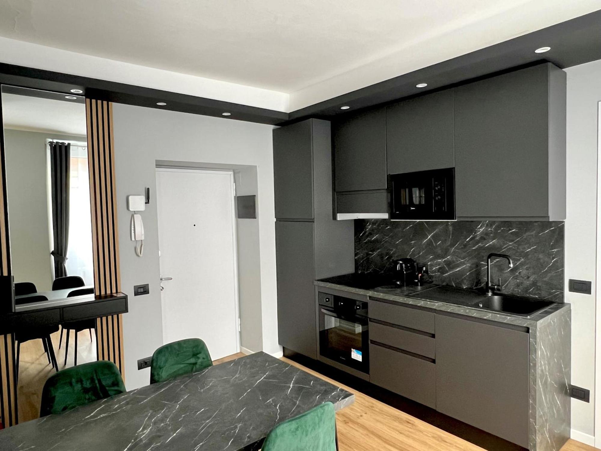 Prestige Duomo Apartment - Lake Como Eksteriør billede